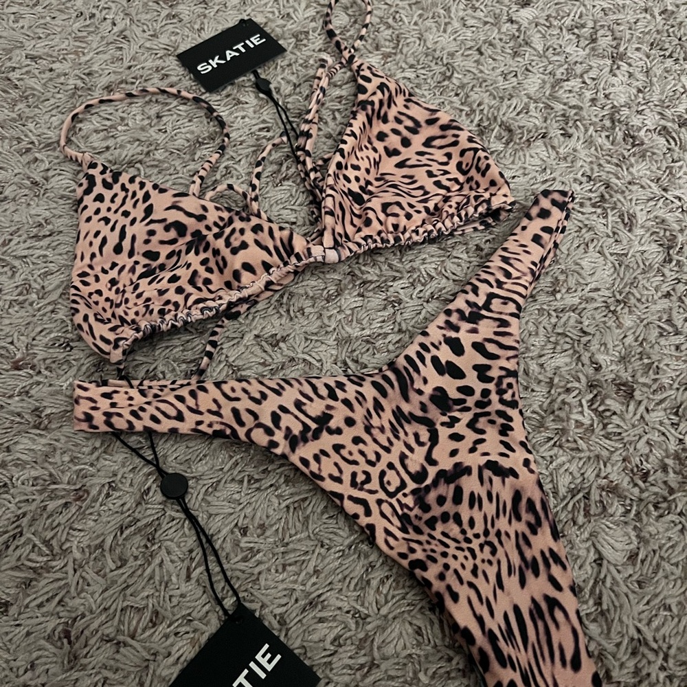 NWT skatie leopard dime bikini medium top and small bottom